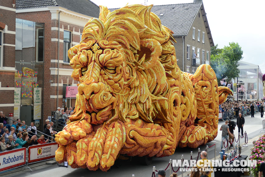 Sleeping Giant by Buurtschap Rijsbergen - 2016 Corso Zundert